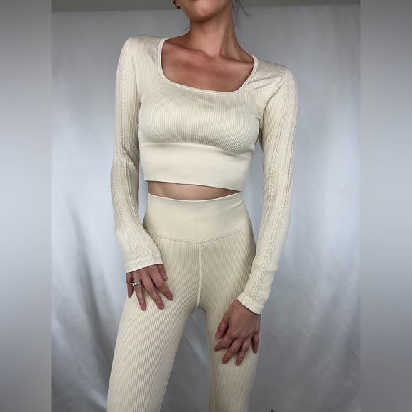 Aerie Matching Set - Picture 2 of 4